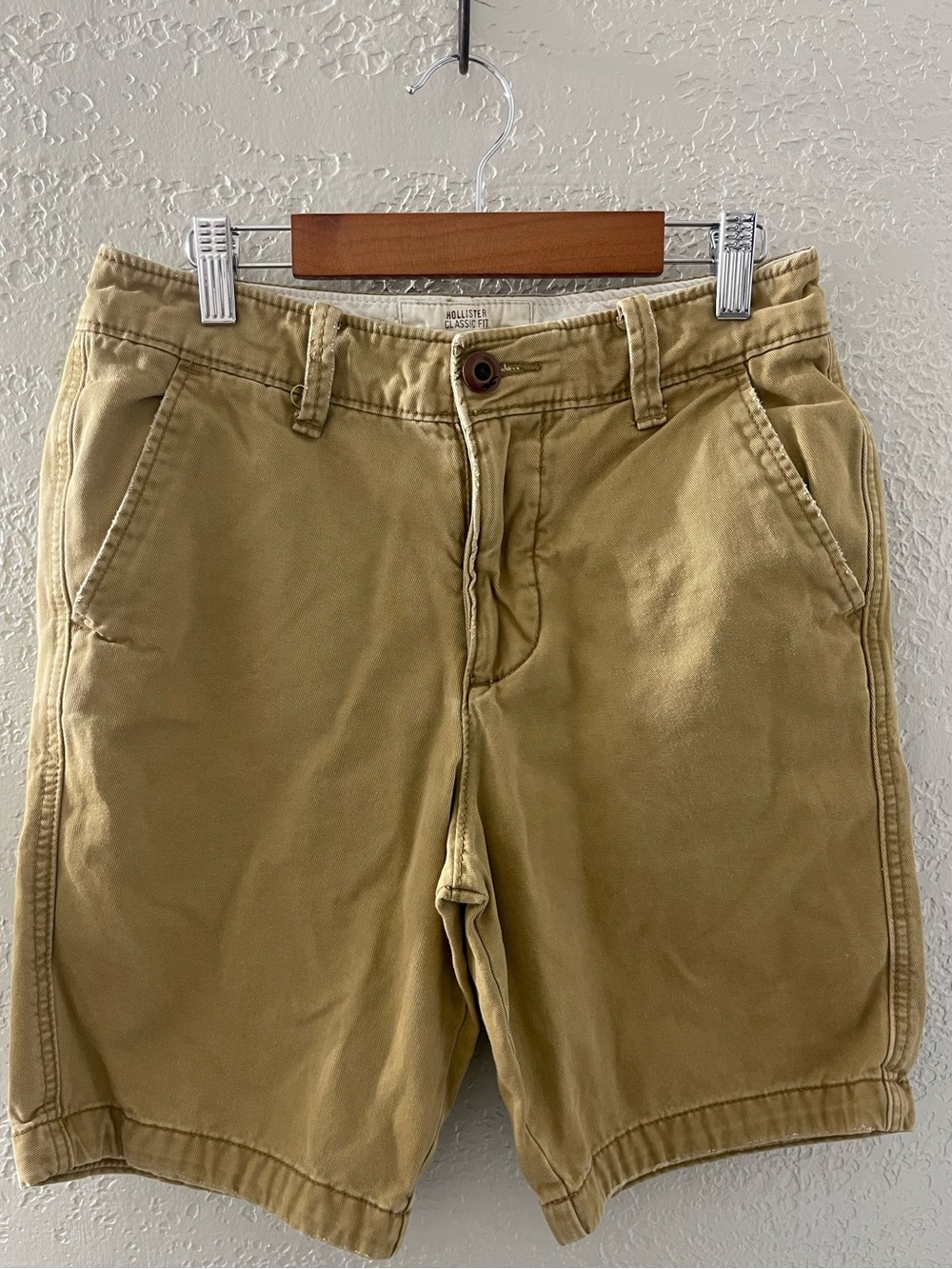 Hollister Men's Tan Flat Front Cotton Shorts Size 28